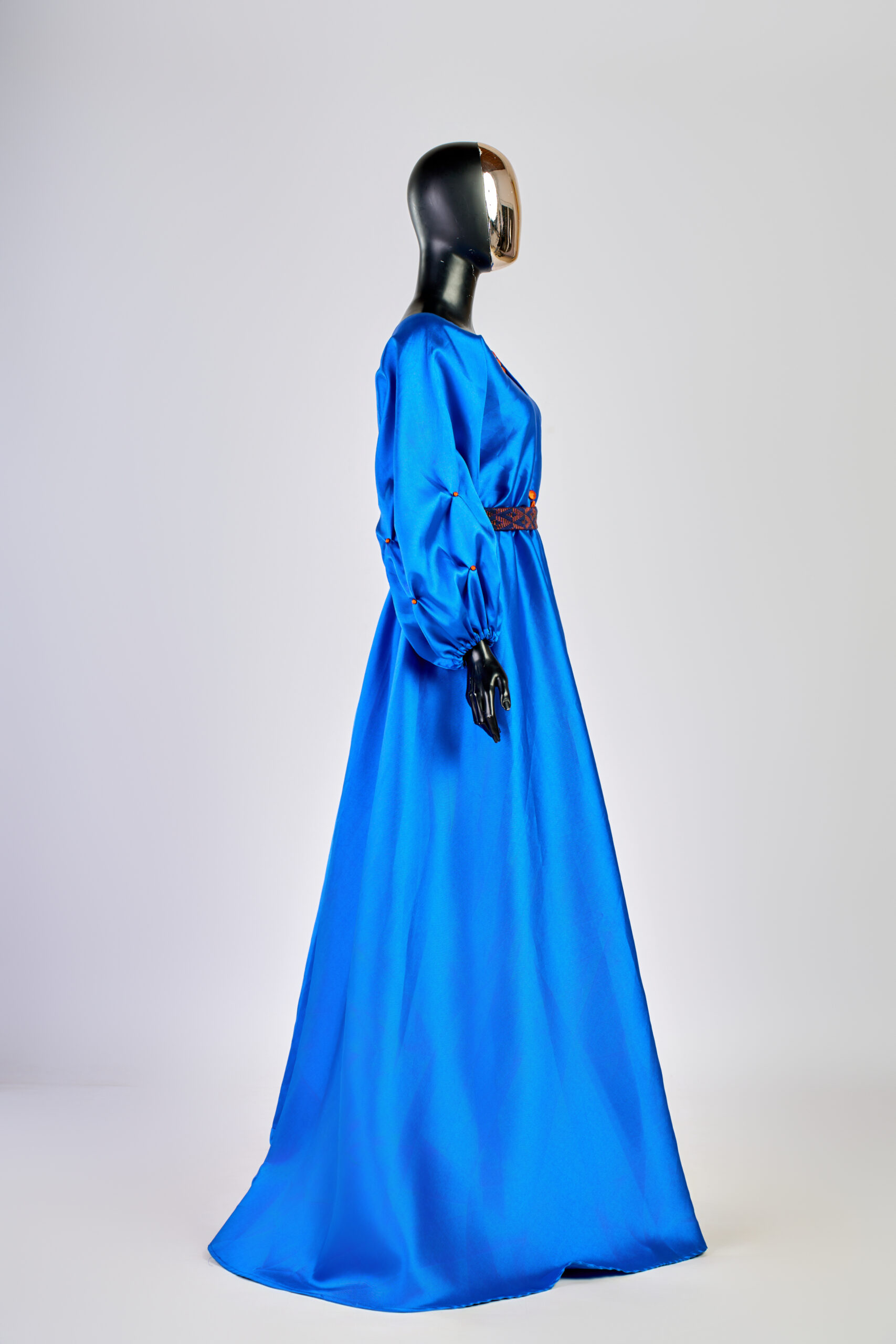 tabara mikado bleu roi side