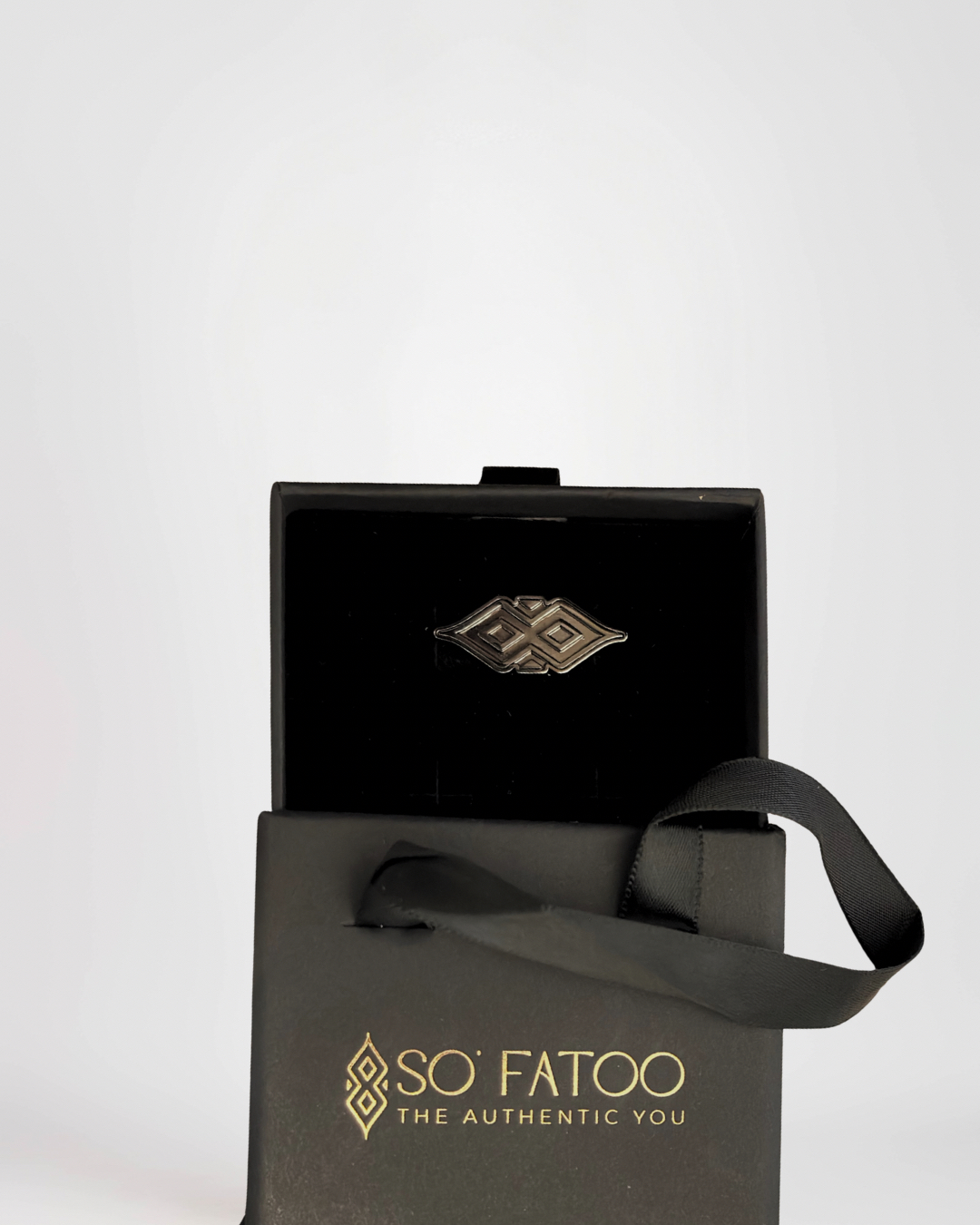 broche  noir